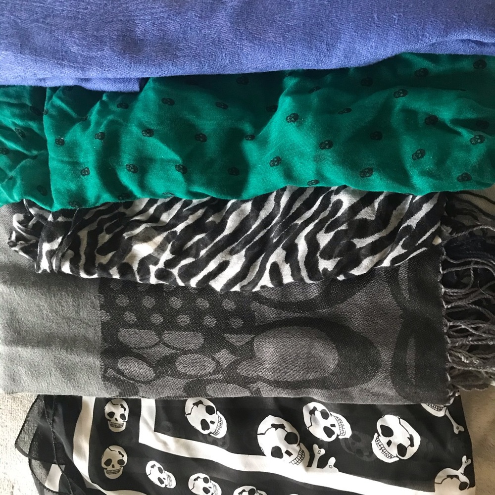 Scarf lot